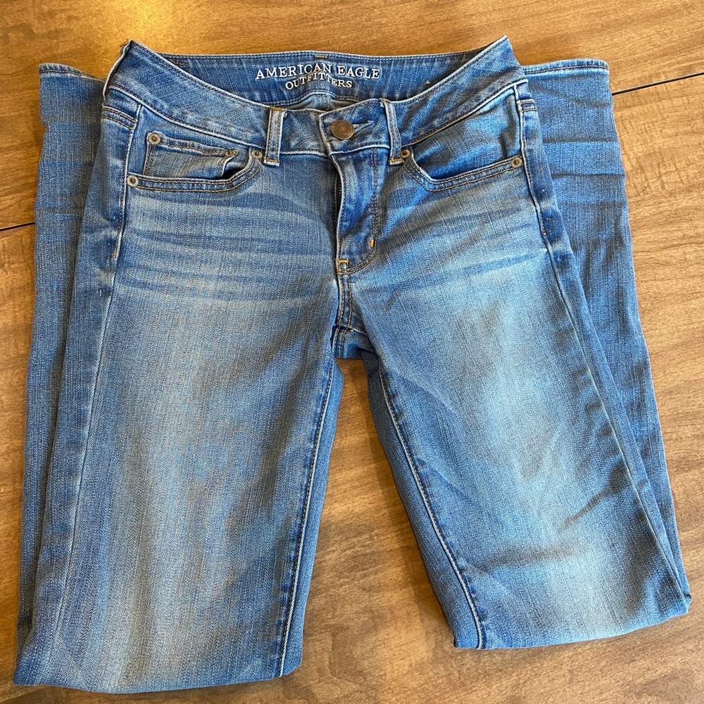American eagle jeans, women’s size 4, straight leg super stretch